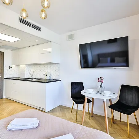 Pileckiego 59 Free Parking By Perfect Warschau